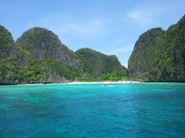 Phi Phi scuba diving 3 dive day trip-Phuket dive tours