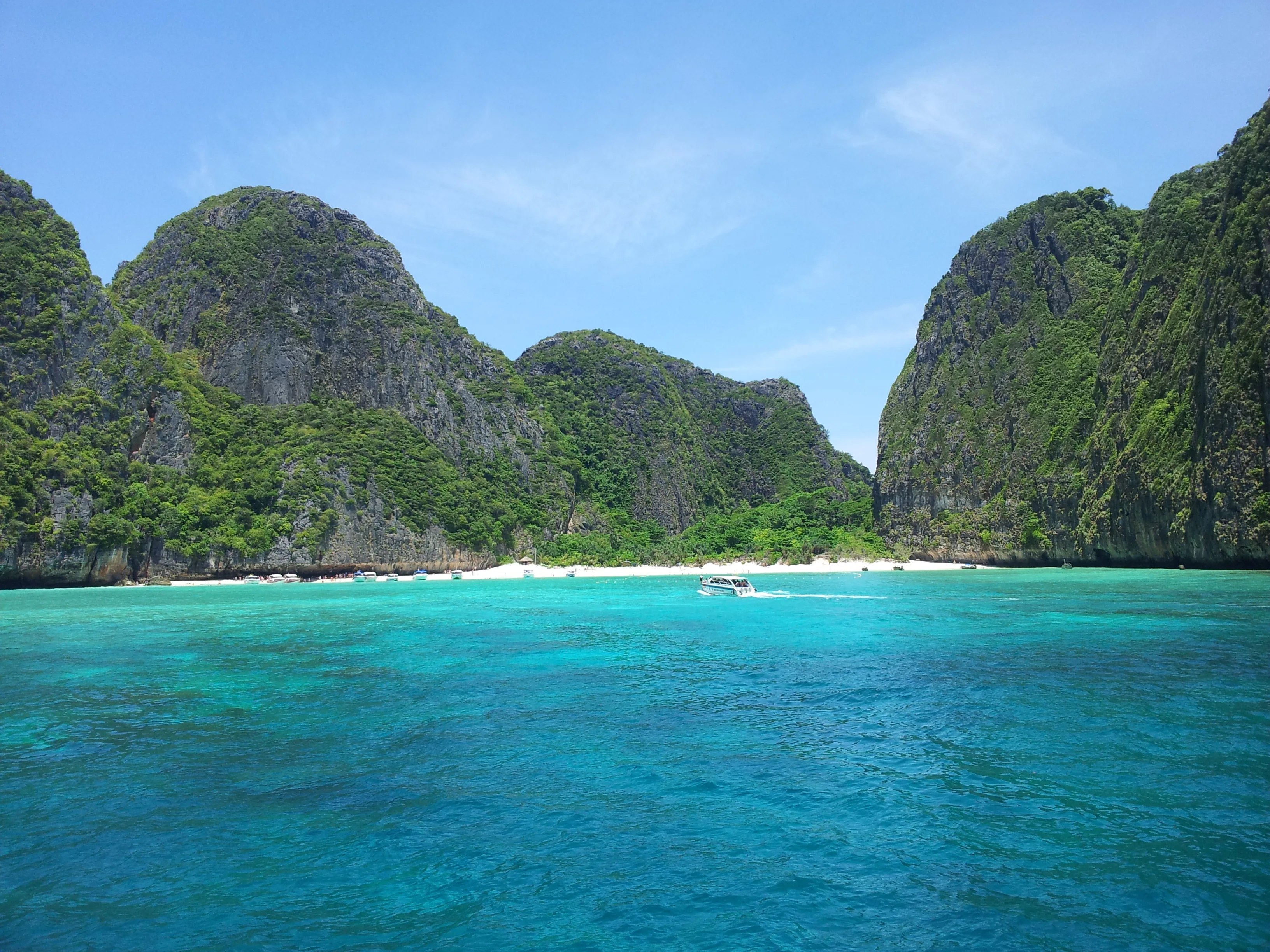 Phi Phi scuba diving 3 dive day trip-Phuket dive tours